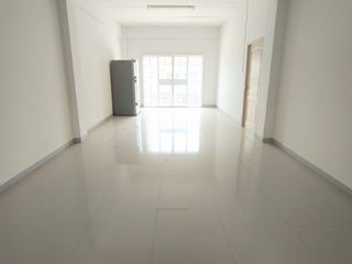 Gewerbefläche zum Kauf mit 4 Zimmer in Mueang Sakon Nakhon, Sakon Nakhon