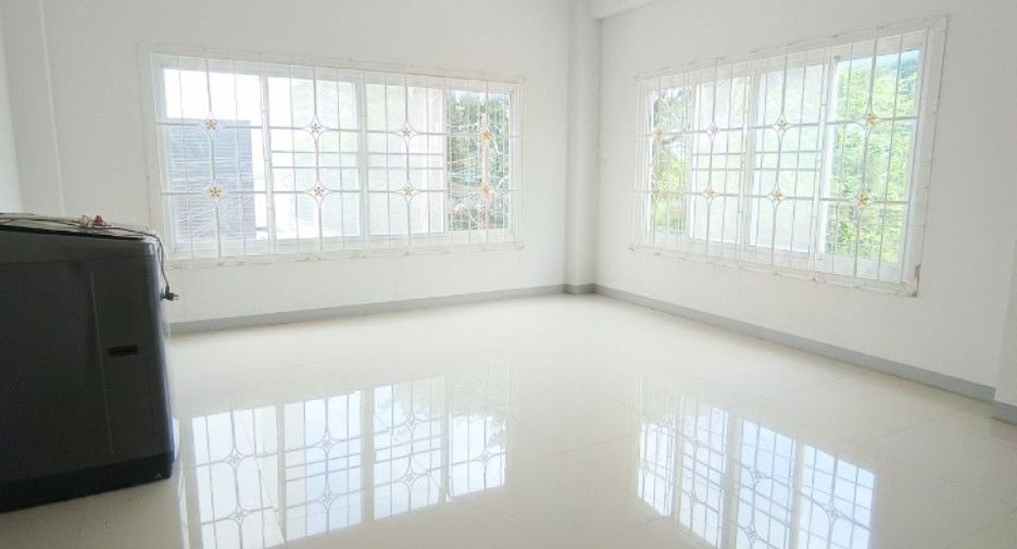 Gewerbefläche zum Kauf mit 4 Zimmer in Mueang Sakon Nakhon, Sakon Nakhon