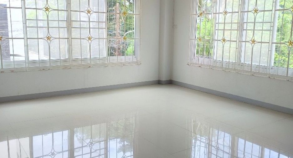 Gewerbefläche zum Kauf mit 4 Zimmer in Mueang Sakon Nakhon, Sakon Nakhon