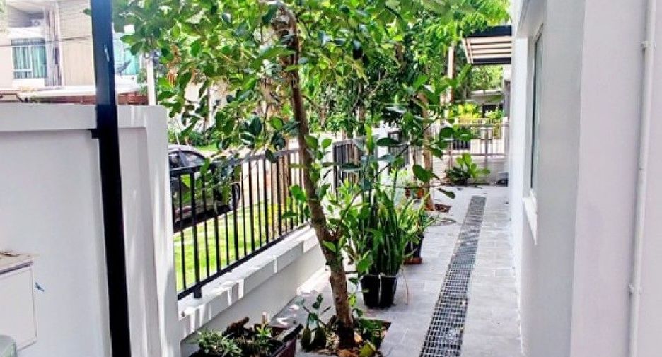For sale 3 bedrooms townhouse in Phutthamonthon, Nakhon Pathom