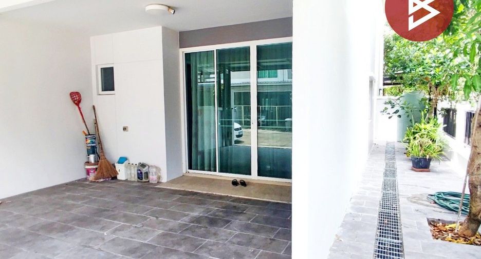 For sale 3 bedrooms townhouse in Phutthamonthon, Nakhon Pathom