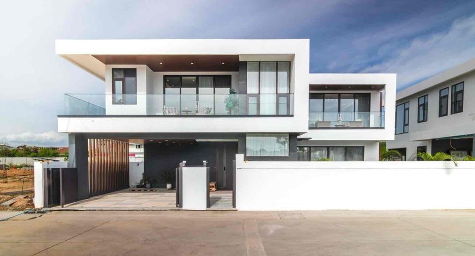 For sale 4 bedrooms villa in Bang Lamung, Chonburi