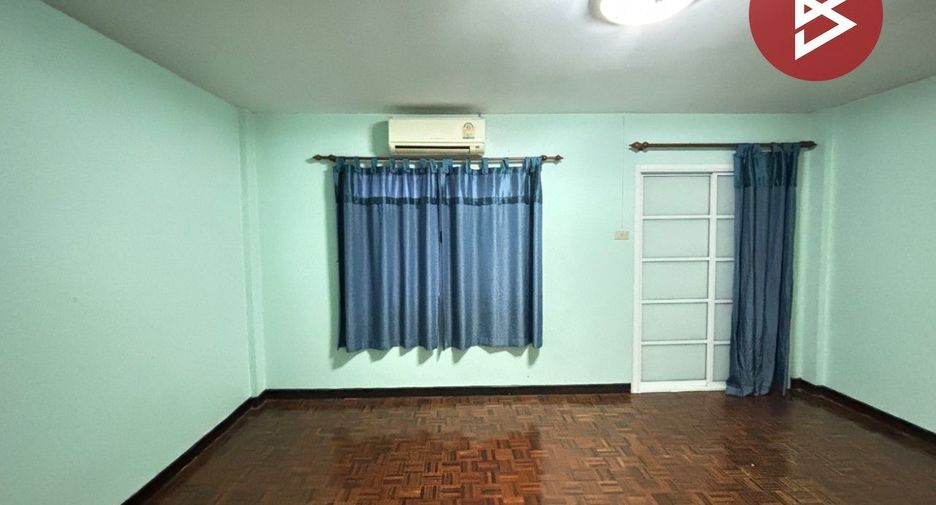 Casa adosada en venta de 3 habitaciones en Khlong Sam Wa, Bangkok
