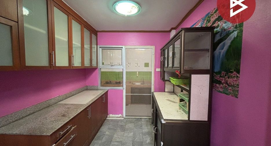 Casa adosada en venta de 3 habitaciones en Khlong Sam Wa, Bangkok