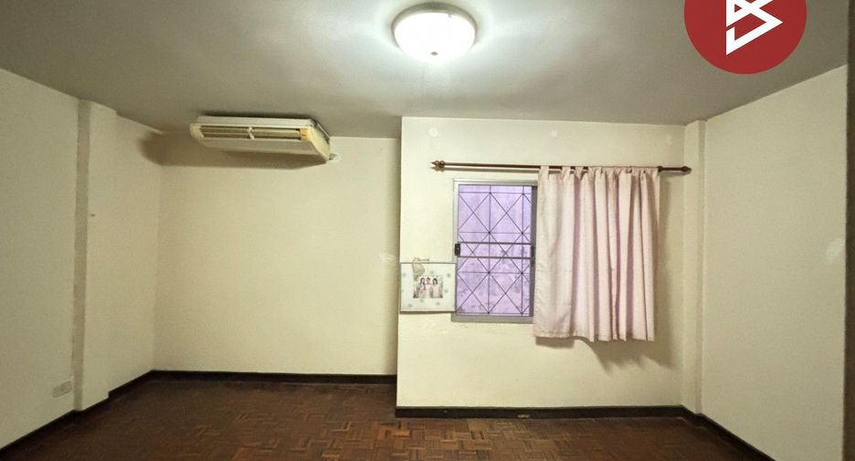 Casa adosada en venta de 3 habitaciones en Khlong Sam Wa, Bangkok