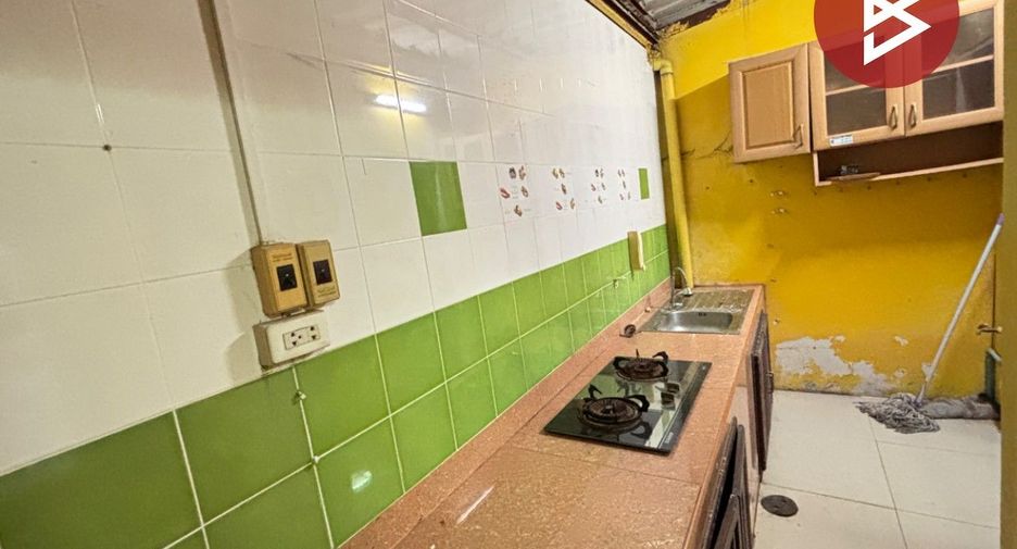 Casa adosada en venta de 3 habitaciones en Khlong Sam Wa, Bangkok