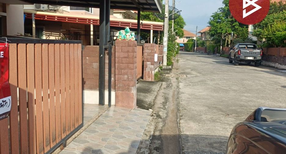 Haus zum Kauf mit 2 Zimmer in Mueang Uthai Thani, Uthai Thani