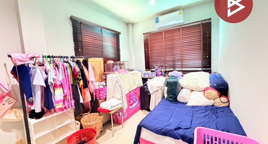 For rent and for sale 4 bedrooms townhouse in Bang Bo, Samut Prakan