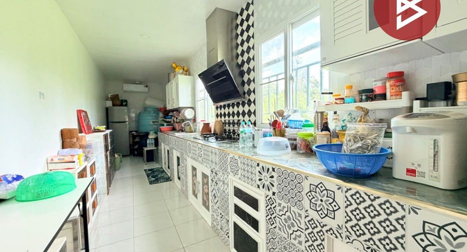 For rent and for sale 4 bedrooms townhouse in Bang Bo, Samut Prakan