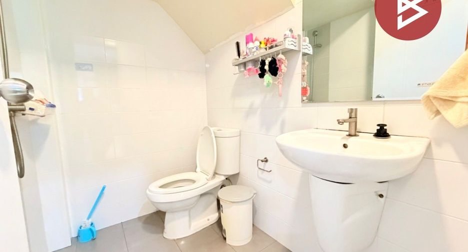 For rent and for sale 4 bedrooms townhouse in Bang Bo, Samut Prakan