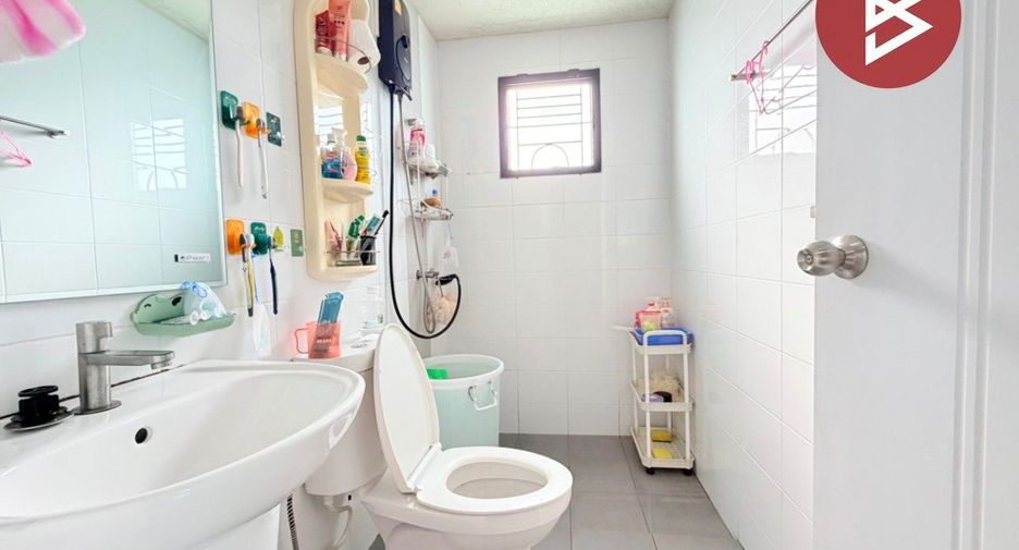 For rent and for sale 4 bedrooms townhouse in Bang Bo, Samut Prakan