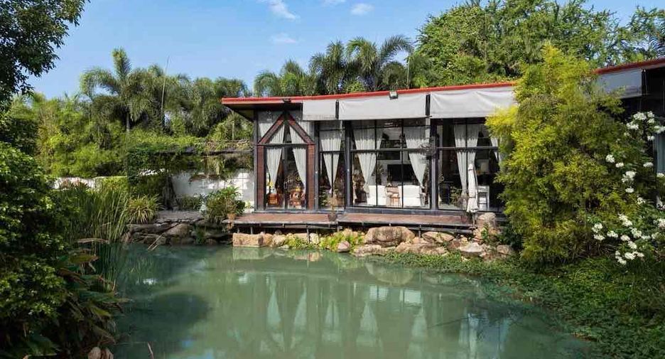 For rent 4 bedrooms villa in Bang Lamung, Chonburi