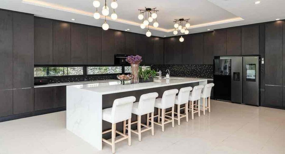 For rent 4 bedrooms villa in Bang Lamung, Chonburi
