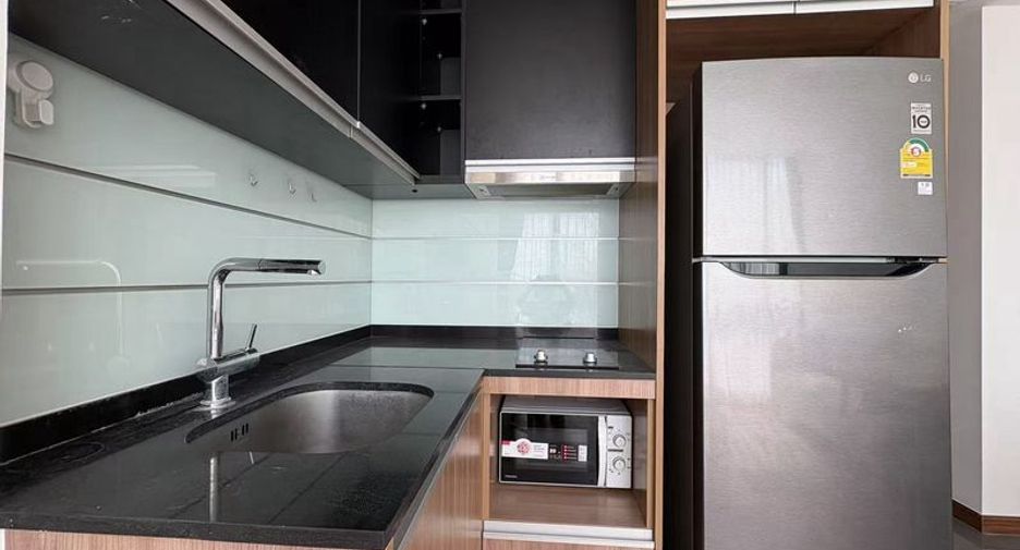 For rent 2 bedrooms condo in Pathum Wan, Bangkok