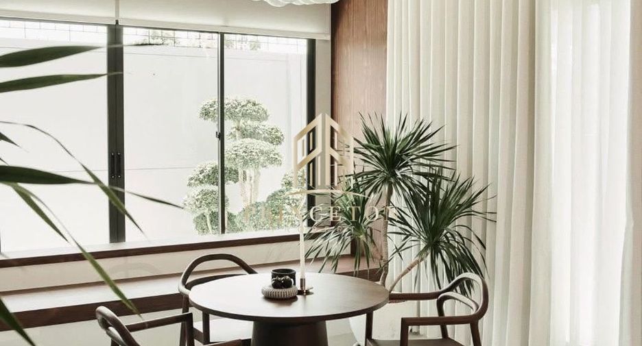 Casa en alquiler y en venta de 3 habitaciones en Lat Krabang, Bangkok