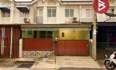 Casa adosada en venta de 3 habitaciones en Phra Samut Chedi, Samut Prakan