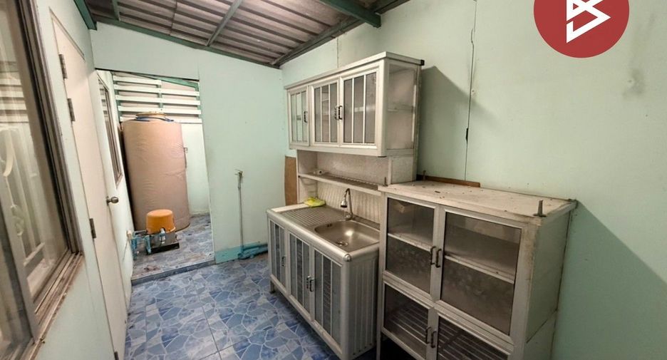 Casa adosada en venta de 3 habitaciones en Phra Samut Chedi, Samut Prakan