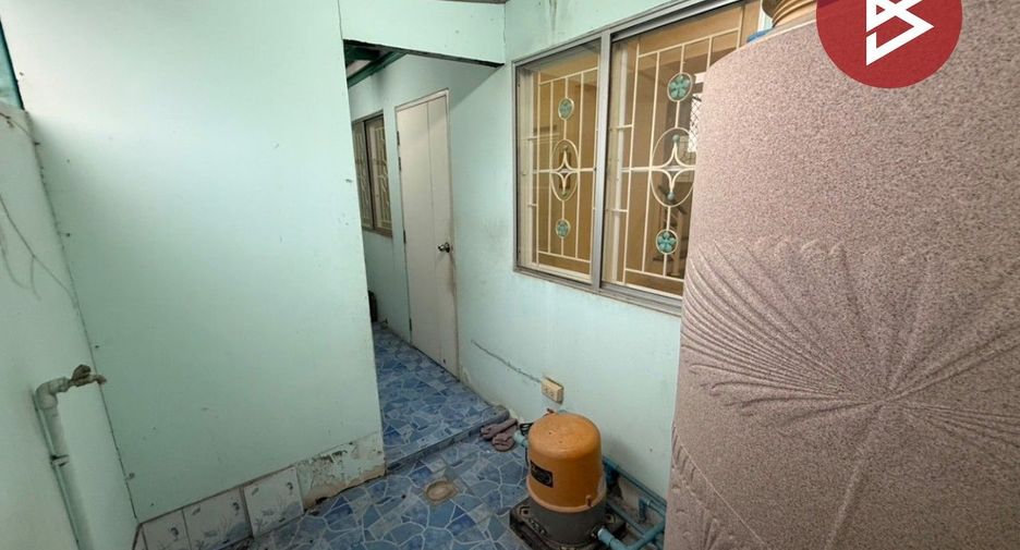 Casa adosada en venta de 3 habitaciones en Phra Samut Chedi, Samut Prakan