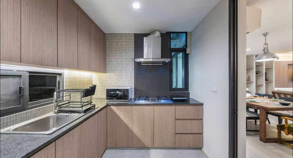 Casa en alquiler de 4 habitaciones en Watthana, Bangkok