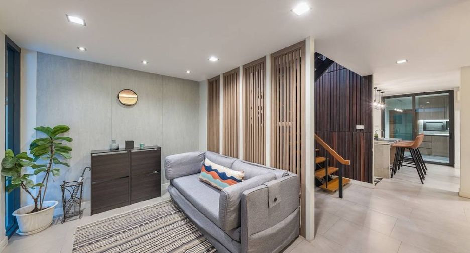 Casa en alquiler de 4 habitaciones en Watthana, Bangkok