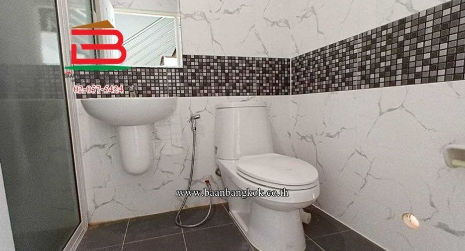 Продажа 3 спальни таунхаус в Bang Bua Thong, Нонтабури