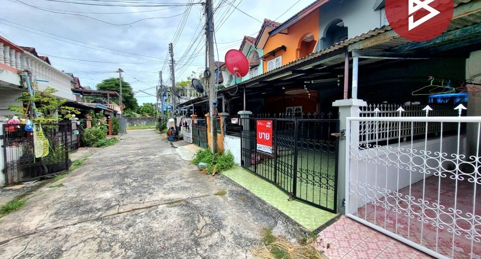 For sale 2 bedrooms townhouse in Si Racha, Chonburi