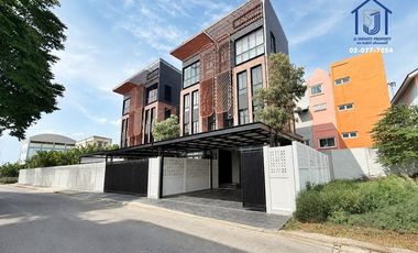 Local comercial en venta de 3 habitaciones en Lat Phrao, Bangkok