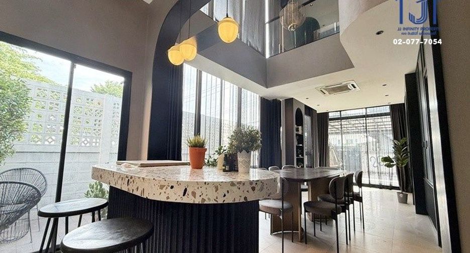 Local comercial en venta de 3 habitaciones en Lat Phrao, Bangkok