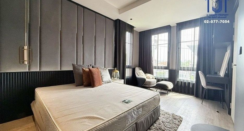 Local comercial en venta de 3 habitaciones en Lat Phrao, Bangkok