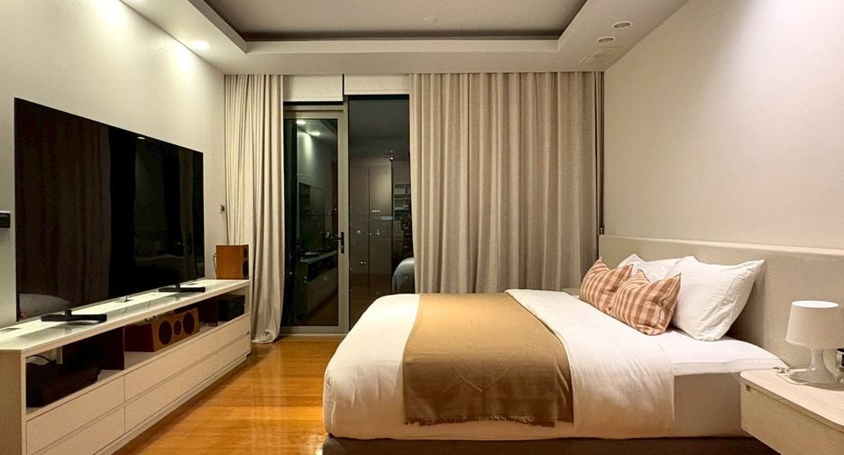 For rent 4 bedrooms condo in Khlong Toei, Bangkok