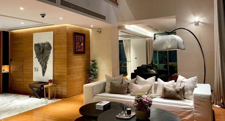 For rent 4 bedrooms condo in Khlong Toei, Bangkok