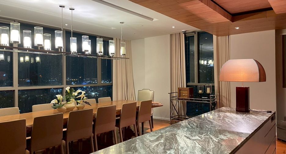 For rent 4 bedrooms condo in Khlong Toei, Bangkok