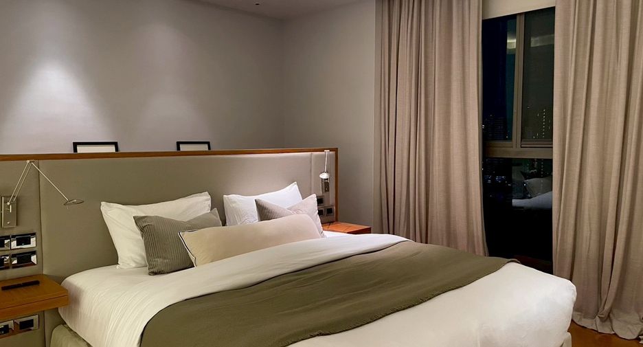 For rent 4 bedrooms condo in Khlong Toei, Bangkok