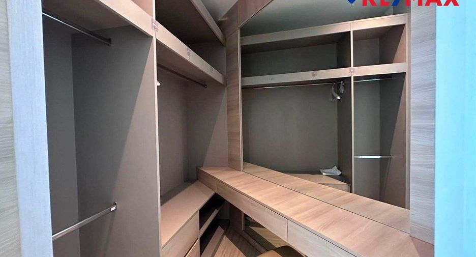 For sale 3 bedrooms condo in Jomtien, Pattaya