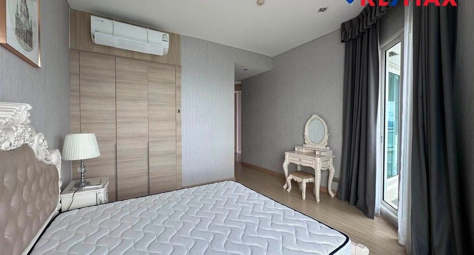 For sale 3 bedrooms condo in Jomtien, Pattaya