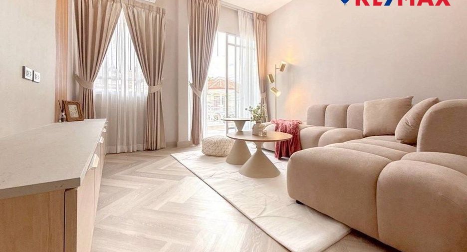Haus zum Kauf mit 4 Zimmer in Bang Lamung, Chonburi