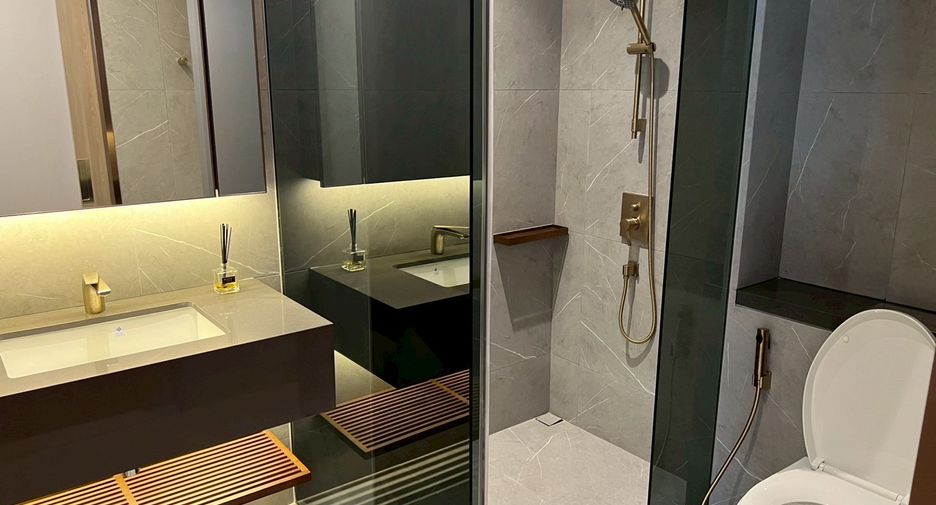 Wohnung zur Miete und zum Kauf mit 2 Zimmer in Khlong Toei, Bangkok