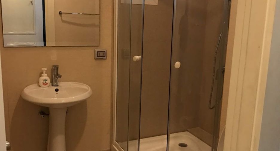 Condo en venta de 2 habitaciones en Khlong Toei, Bangkok