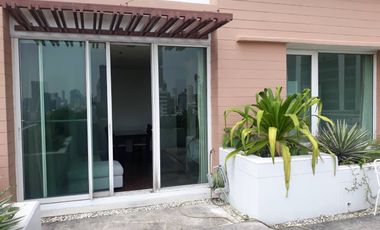 Condo en venta de 2 habitaciones en Khlong Toei, Bangkok