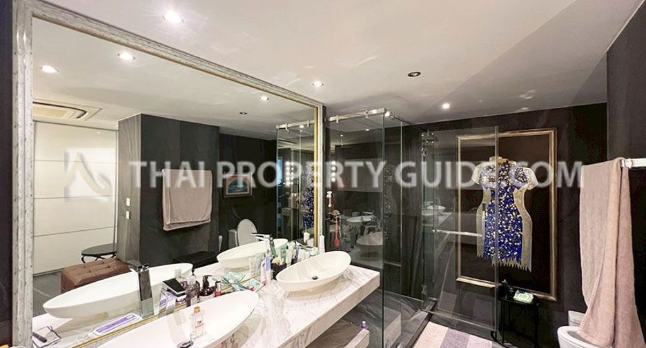 For rent 4 bedrooms condo in Sathon, Bangkok