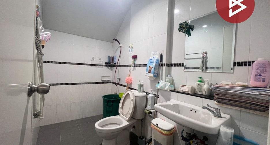 Casa adosada en venta de 3 habitaciones en Mueang Chon Buri, Chonburi