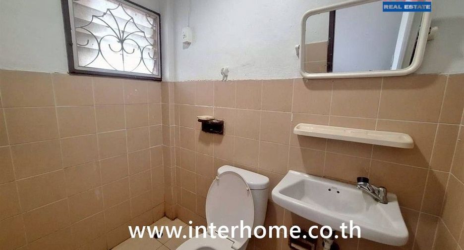 For sale 3 bedrooms townhouse in Saphan Sung, Bangkok