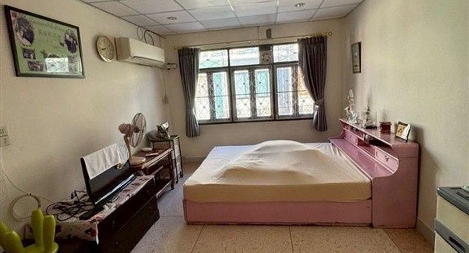 Gewerbefläche zum Kauf mit 3 Zimmer in Bangkok Noi, Bangkok