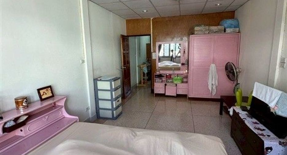 Gewerbefläche zum Kauf mit 3 Zimmer in Bangkok Noi, Bangkok