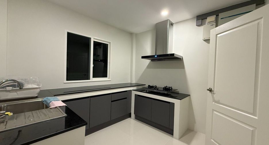 For rent 4 bedrooms house in Lat Krabang, Bangkok