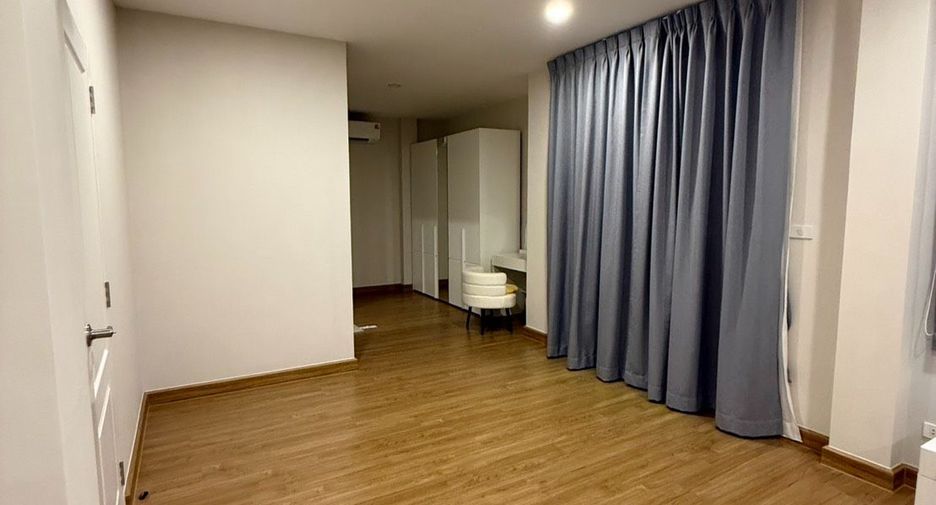 For rent 4 bedrooms house in Lat Krabang, Bangkok