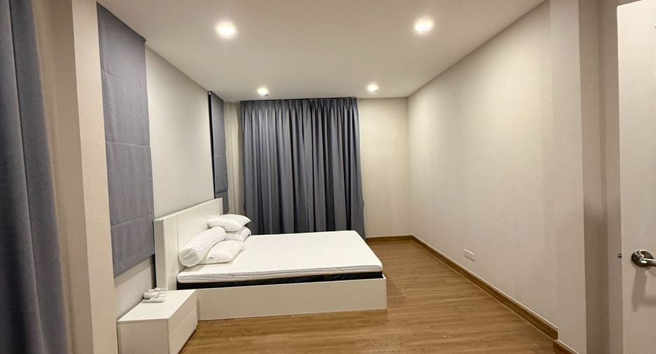 For rent 4 bedrooms house in Lat Krabang, Bangkok