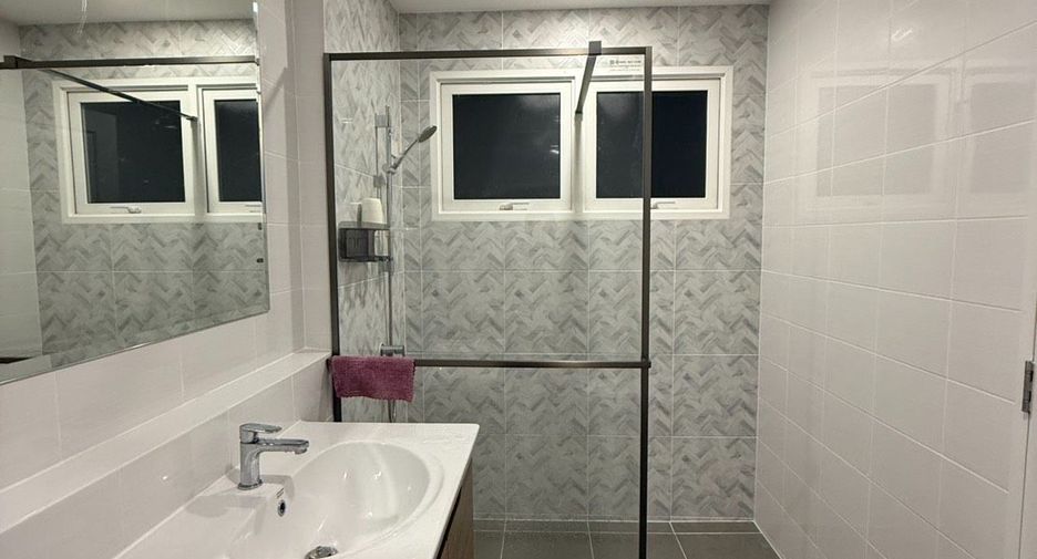 For rent 4 bedrooms house in Lat Krabang, Bangkok