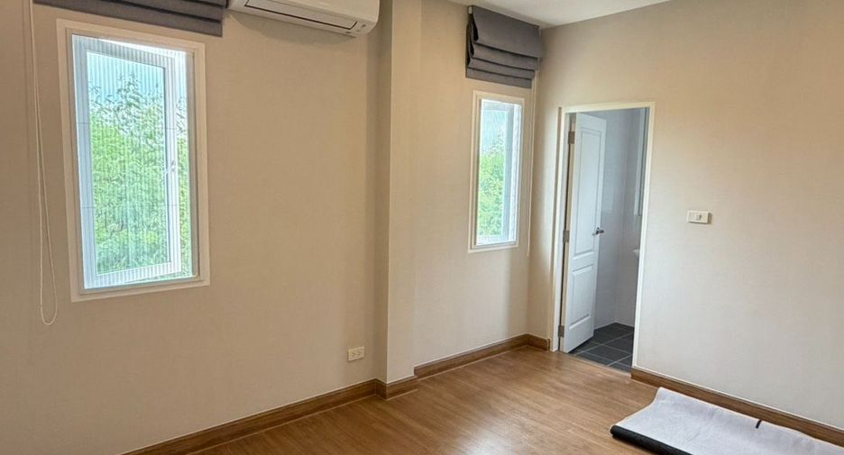 For rent 4 bedrooms house in Lat Krabang, Bangkok