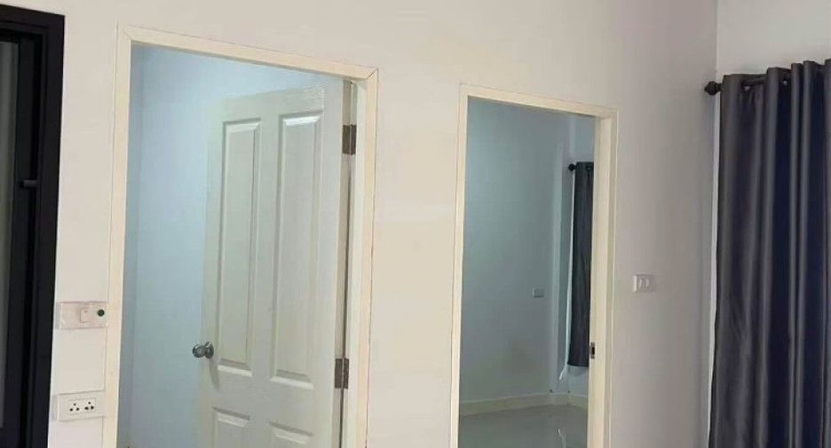 For sale 2 bedrooms townhouse in Ban Bueng, Chonburi